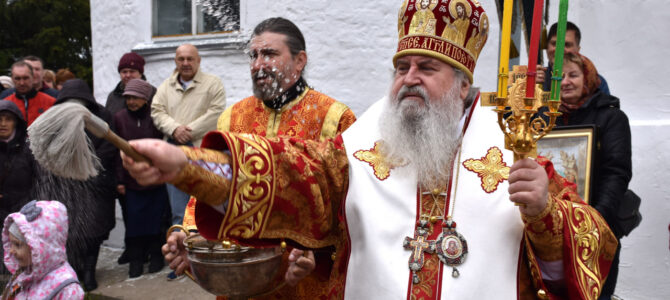 В Антипасху епископ Вяземский и Гагаринский Сергий совершил Божественную литургию в Свято-Троицком кафедральном соборе г. Вязьмы