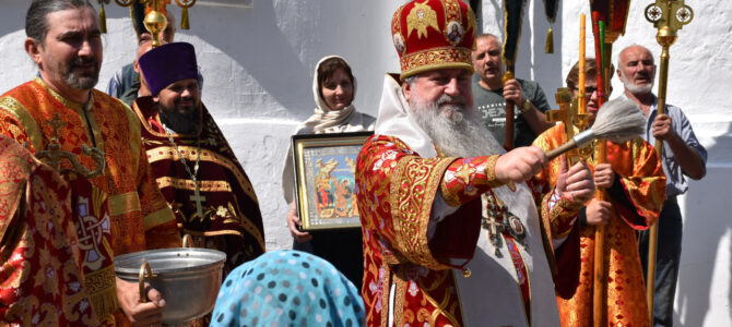 В Неделю о самаряныне епископ Сергий совершил Божественную литургию в Свято-Троицком кафедральном соборе г. Вязьмы